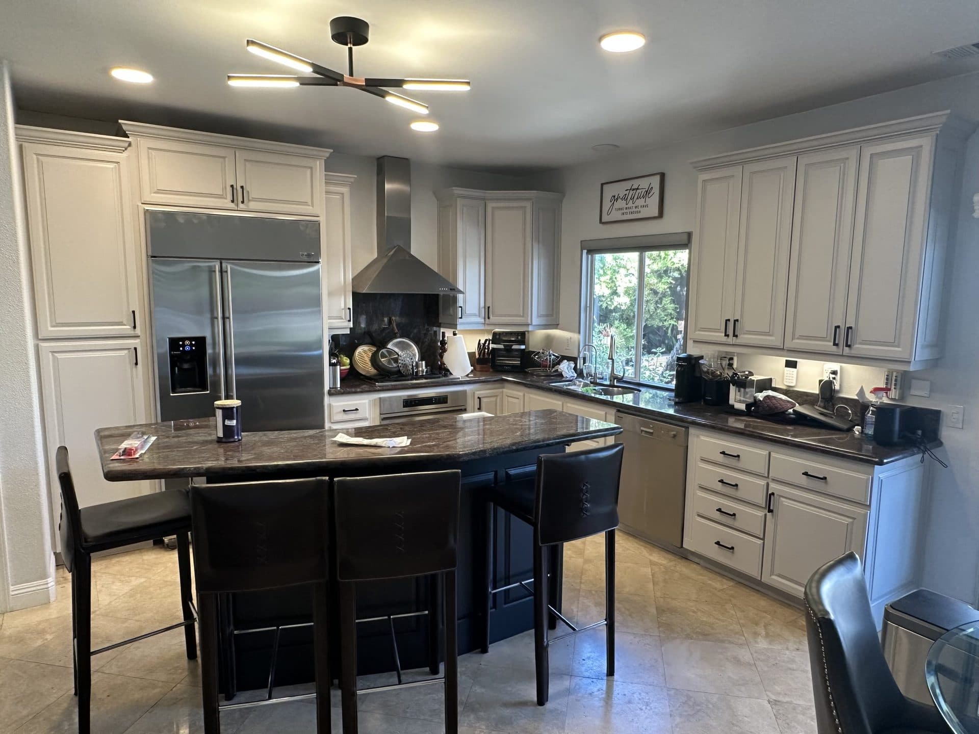 7 Benefits of Hiring Professional Cabinet Painting Services